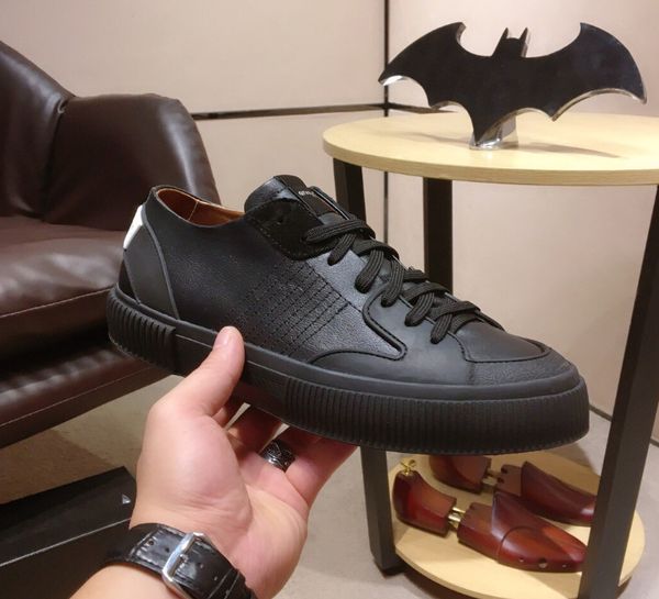white women's leather shoes men's and women's casual shoes black gold red fashion comfortable flat shoes size 35-46 0168 
white women's leather shoes men's and women's casual shoes black gold red fashion comfortable flat shoes size 35-46 0168