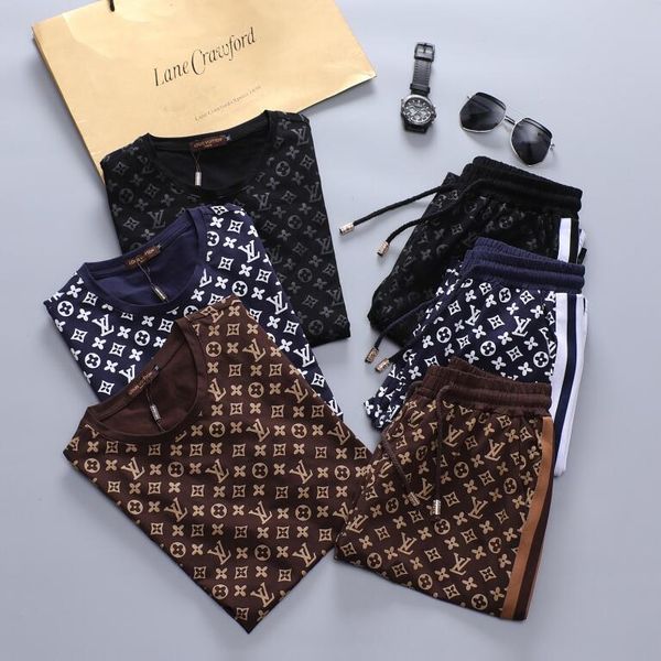 Конструктор Jogger КОСТЮМЫ Sportsuit люксовый бренд костюмы 2020 Лето с коротким рукавом Спортивная мужская беговые костюмы Идущие тенниска штаны
Конструктор Jogger КОСТЮМЫ Sportsuit люксовый бренд костюмы 2020 Лето с коротким рукавом Спортивная мужская беговые костюмы Идущие тенниска штаны