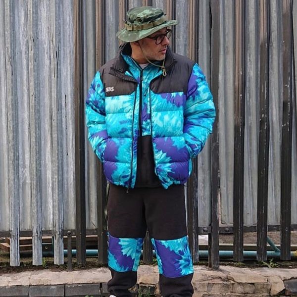 19fw sns down jacket tie dyeing embroidery coats blue water ripple coat winter mountain outerwear warm fashion men women parkas jackets, Black
19fw sns down jacket tie dyeing embroidery coats blue water ripple coat winter mountain outerwear warm fashion men women parkas jackets, Black