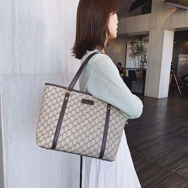 2019 high quality hot selling China Brand Stripes bags Female travel Letters Shoulder bags style ladies Cross body bags Tiancai/9
2019 high quality hot selling China Brand Stripes bags Female travel Letters Shoulder bags style ladies Cross body bags Tiancai/9