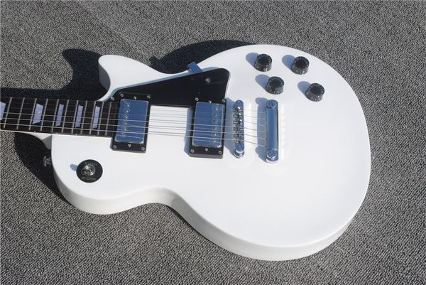 lp electric guitar, solid peach blossom core body, white paint, chromium hardware, delivery
lp electric guitar, solid peach blossom core body, white paint, chromium hardware, delivery