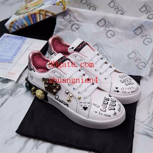 2019 luxe off High quality white cowhide casual sports low to help women's shoes crown accessories white shoes
2019 luxe off High quality white cowhide casual sports low to help women's shoes crown accessories white shoes