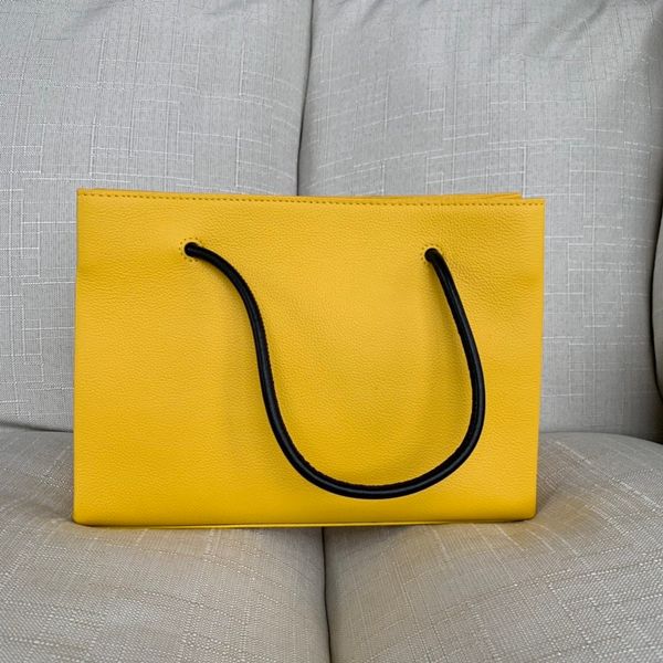 shopping bag luxury city yellow leather shoulder tote cross-body leather size: 25.5*9*17.5cm
shopping bag luxury city yellow leather shoulder tote cross-body leather size: 25.5*9*17.5cm