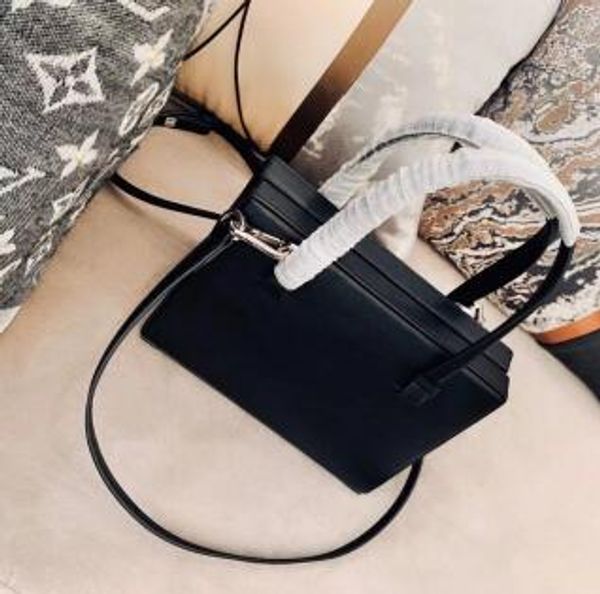 designer women handbags purses luxury handbags purses women genuine leather with black color shouder bag brand lady bag fashion mini bag
designer women handbags purses luxury handbags purses women genuine leather with black color shouder bag brand lady bag fashion mini bag
