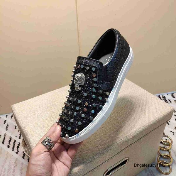 2020 designs spike loafer dress shoes red bottom sneaker party wedding leather lace-up casual wan2, Black;red
2020 designs spike loafer dress shoes red bottom sneaker party wedding leather lace-up casual wan2, Black;red