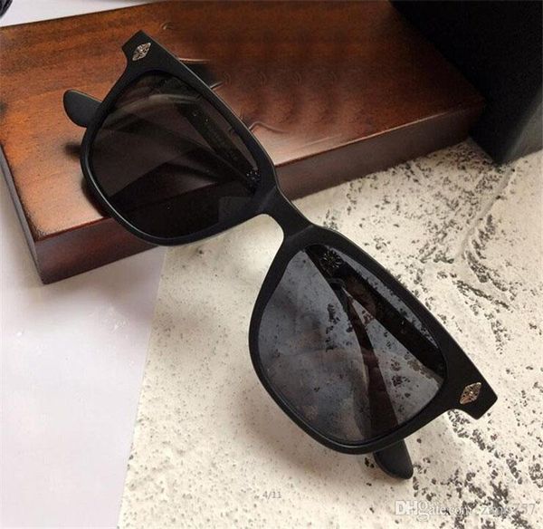 new popular retro men sunglasses call punk style designer retro square frame with leather box coating reflective anti-uv lens quality, White;black
new popular retro men sunglasses call punk style designer retro square frame with leather box coating reflective anti-uv lens quality, White;black