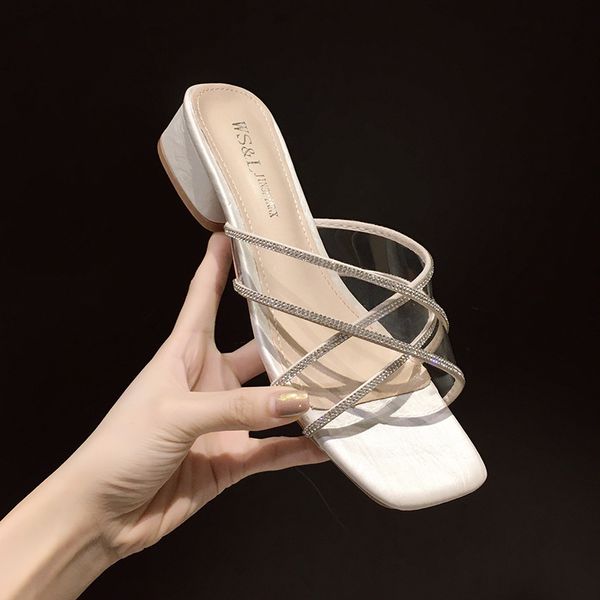 glitter slides female shoes slippers casual med shose women jelly 2020 crystal fashion pu hoof heels female shoes, Black 
glitter slides female shoes slippers casual med shose women jelly 2020 crystal fashion pu hoof heels female shoes, Black