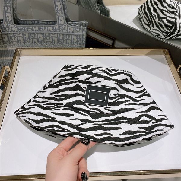 2020 new bucket hat black and white fisherman cap small brim cap cotton flat striped hats caps casual available two types
2020 new bucket hat black and white fisherman cap small brim cap cotton flat striped hats caps casual available two types
