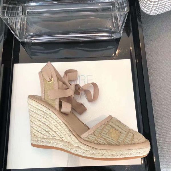classics designer woman slippers fashion beach thick bottom slippers luxury alphabet lady sandals leather high heel slippers shoe09 fen01, Black
classics designer woman slippers fashion beach thick bottom slippers luxury alphabet lady sandals leather high heel slippers shoe09 fen01, Black