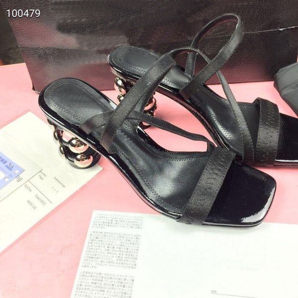 new rivet hollowed-out shoes, stylish sandals, banquet wedding shoes, size 35-40, with box and dust bag, Black
new rivet hollowed-out shoes, stylish sandals, banquet wedding shoes, size 35-40, with box and dust bag, Black