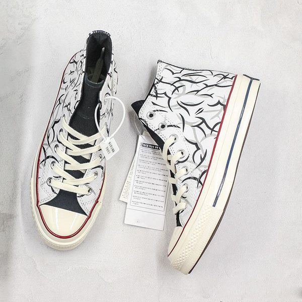 fashion clot x high 3m reflective canvans shoes thorns black white contrast color designer trainer sports man woman skate shoes, White;red
fashion clot x high 3m reflective canvans shoes thorns black white contrast color designer trainer sports man woman skate shoes, White;red