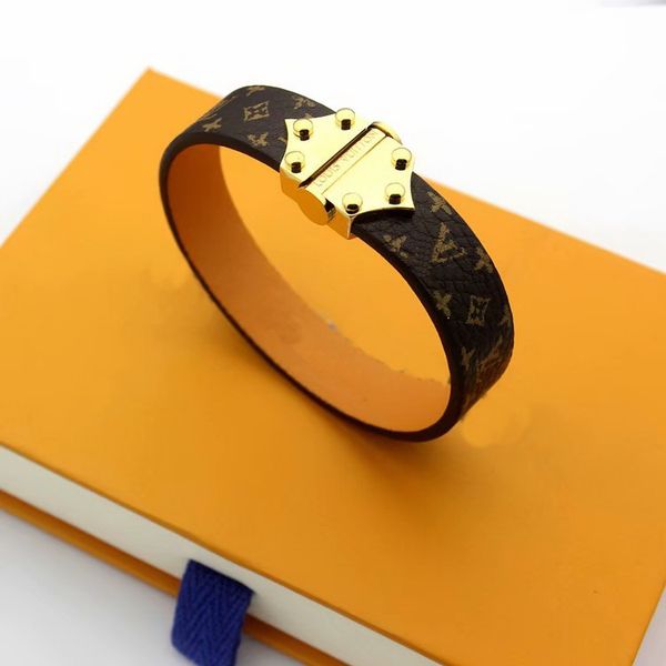 europe america fashion lady women print four leaf flower design wide leather bracelet with 18k gold engraved v initials rivets accessories, Black
europe america fashion lady women print four leaf flower design wide leather bracelet with 18k gold engraved v initials rivets accessories, Black