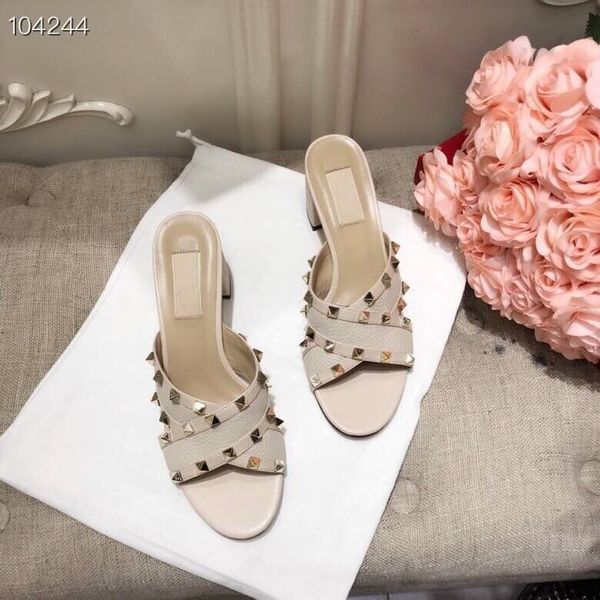 2019designer high heeled sandals coarse heel leather classic woman shoes metal buckle for parties and banquets luxury sandals, Black
2019designer high heeled sandals coarse heel leather classic woman shoes metal buckle for parties and banquets luxury sandals, Black