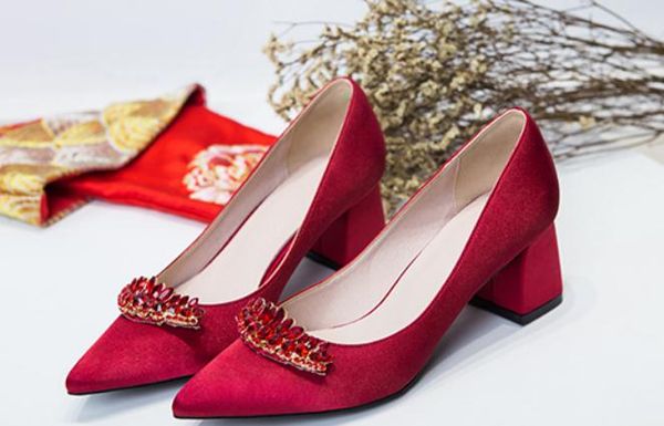2019 women's shoes in spring and autumn with new style high heel coarse heel pointed end silk and satin shoes heel 3cm ,5cm ,7cm #146, Black
2019 women's shoes in spring and autumn with new style high heel coarse heel pointed end silk and satin shoes heel 3cm ,5cm ,7cm #146, Black