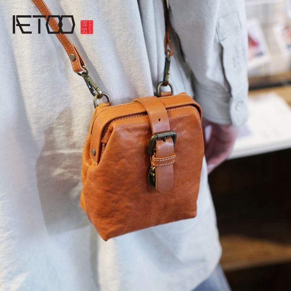 

aetoo handmade bucket baomong bag teen bag fashion retro doctor baokang leather shoulder oblique carry small
