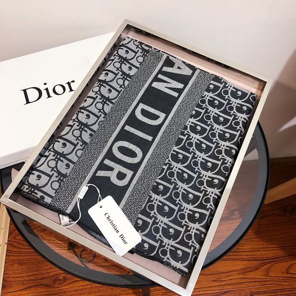 Fa hion lady four ea on ilk and cotton carf brand de igner carf hawl cla ic letter flower carf ize 180 70cm comfortable to wear
Fa hion lady four ea on ilk and cotton carf brand de igner carf hawl cla ic letter flower carf ize 180 70cm comfortable to wear