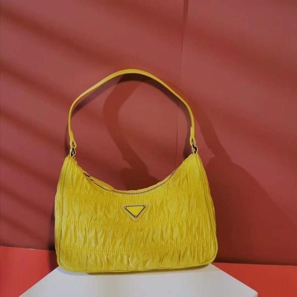 fashion solid color ruched oxford nylon woman handbag waterproof small size hobo woman shoulder bag
fashion solid color ruched oxford nylon woman handbag waterproof small size hobo woman shoulder bag