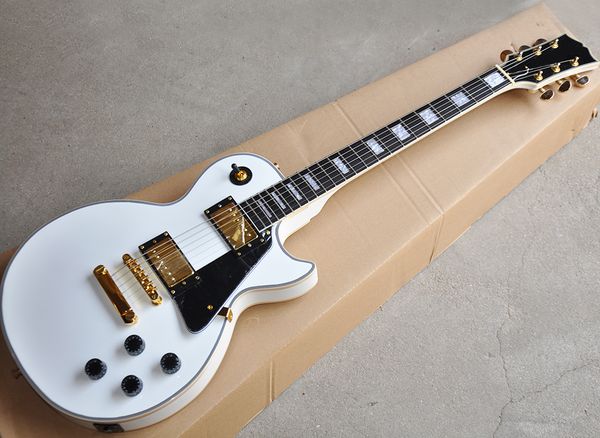 завод оптовая белая гитара электрической с ebony грифом, black накладкой, gold hardware, может быть настроена как reques
завод оптовая белая гитара электрической с ebony грифом, black накладкой, gold hardware, может быть настроена как reques