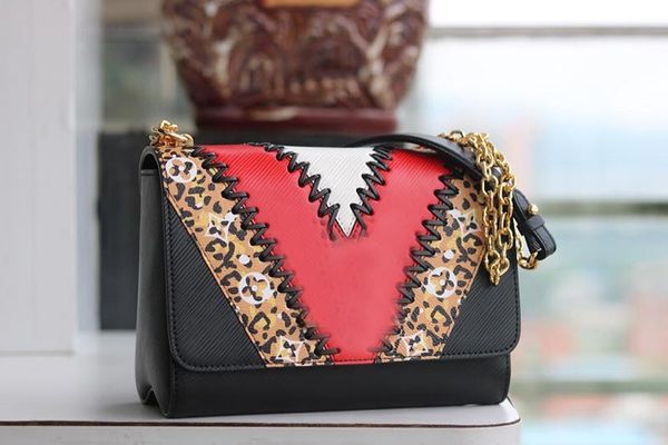 designer luxury handbag purse chain strap twist shoulder crossbody women designer bags fashion totes l flower purses bag
designer luxury handbag purse chain strap twist shoulder crossbody women designer bags fashion totes l flower purses bag