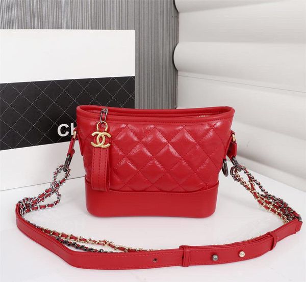 ooo new style luxury diagonal messenger bag single shoulder portable wallet envelope bag triple designer retro women bag size 20 * 15 * 8cm
ooo new style luxury diagonal messenger bag single shoulder portable wallet envelope bag triple designer retro women bag size 20 * 15 * 8cm