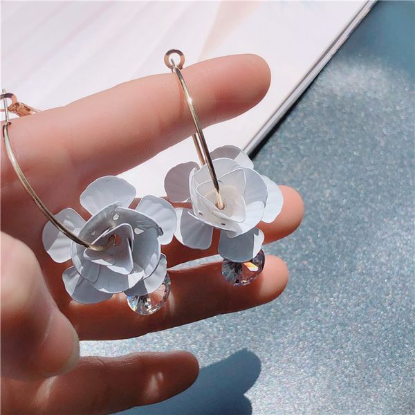 sexemara fashion korean style big round white flower elegant shining zircon hoop earrings women party exquisite jewelry gift, Golden;silver
sexemara fashion korean style big round white flower elegant shining zircon hoop earrings women party exquisite jewelry gift, Golden;silver