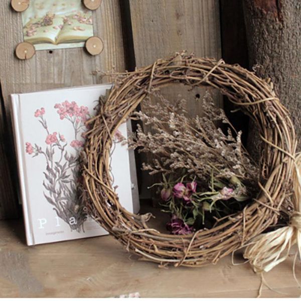 натуральный ротанг венок аксессуары 10-30 см передняя дверь цветок венок shell трава самшит для двери стены окна партии рождественские украш
натуральный ротанг венок аксессуары 10-30 см передняя дверь цветок венок shell трава самшит для двери стены окна партии рождественские украш