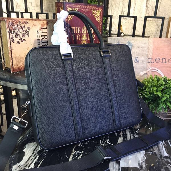 classic men's handbags 5a high-end custom quality handbags fashion fashion business casual style metal accessories with a long shoulder
classic men's handbags 5a high-end custom quality handbags fashion fashion business casual style metal accessories with a long shoulder