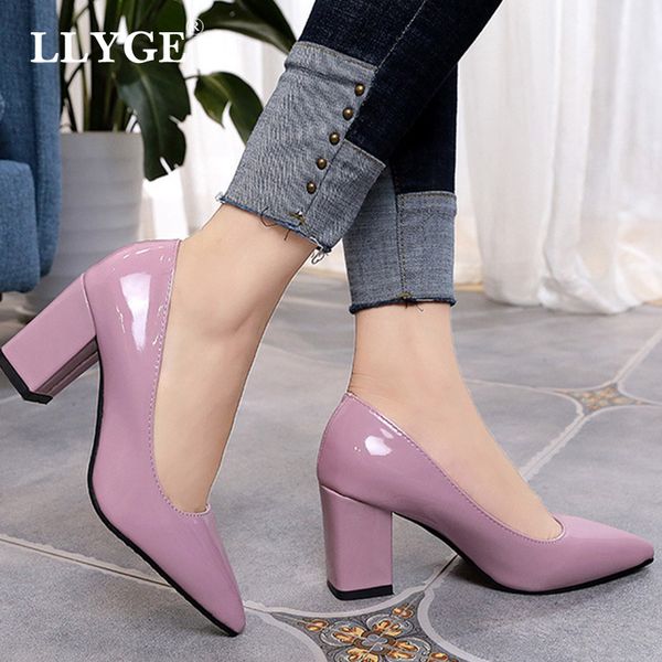 2020 women pumps high heels 7.5cm lady sweet shallow patent leather autumn pointed toe single shoes female plus size, Black
2020 women pumps high heels 7.5cm lady sweet shallow patent leather autumn pointed toe single shoes female plus size, Black