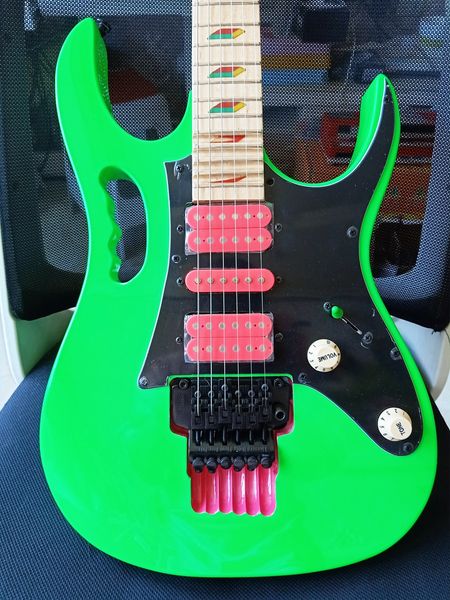 новый steve vai jem 777 green guitar electric 30th юбилейная limited edition последняя 4 ладов scalloped fingerboard pink тремоло пустотные
новый steve vai jem 777 green guitar electric 30th юбилейная limited edition последняя 4 ладов scalloped fingerboard pink тремоло пустотные