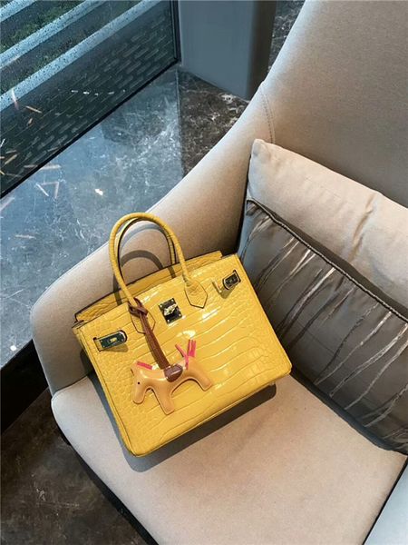 6stars with the same paragraph high-end ladies r luxury leather bag symbol of successful women guarantee designer classic style
6stars with the same paragraph high-end ladies r luxury leather bag symbol of successful women guarantee designer classic style