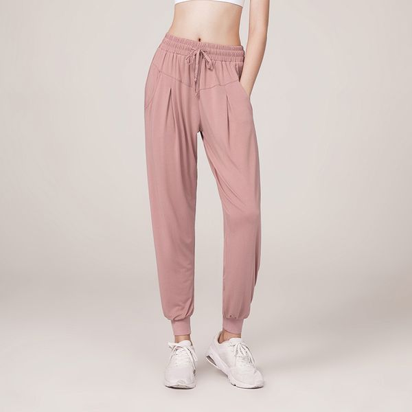 woman loose beam feet close up running sports fitness pants quick-drying high waist yoga pants leggins sport women fitness yoga, White;red
woman loose beam feet close up running sports fitness pants quick-drying high waist yoga pants leggins sport women fitness yoga, White;red