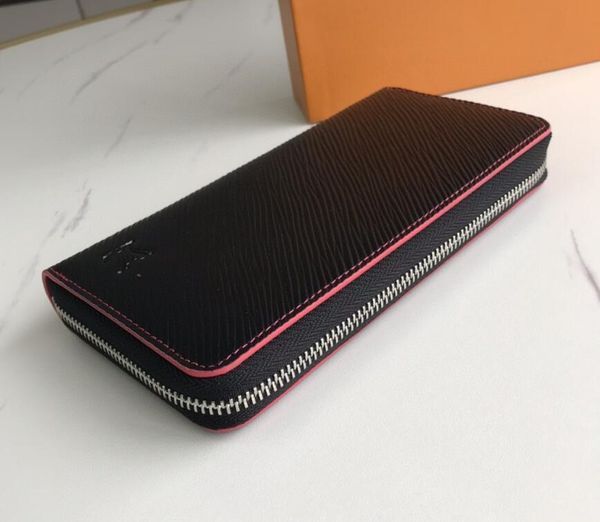 the iconic wallet sparkles with fashion glamour in pure design.choiceness and reasonable design, suit the life companion of urban vagabond
the iconic wallet sparkles with fashion glamour in pure design.choiceness and reasonable design, suit the life companion of urban vagabond