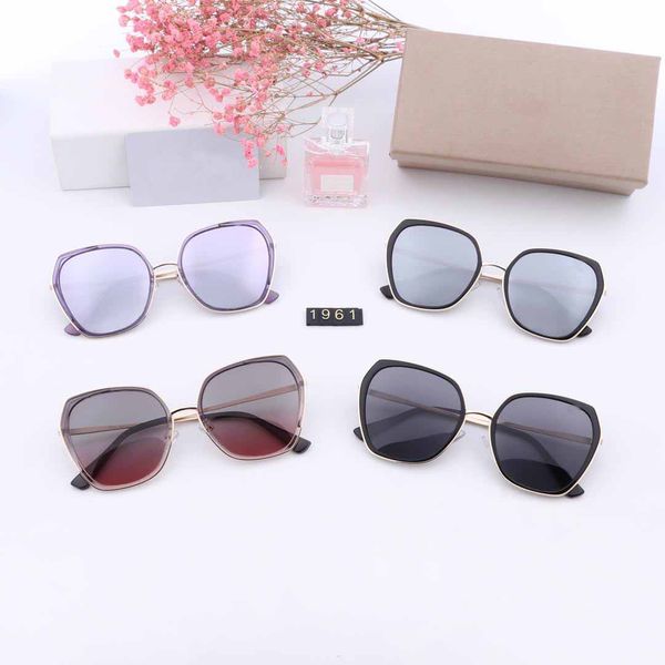 desgin sunglasses-polarizing sunglasses for women polaroid hd lens tr-90 frame true color plated stylish model 1961, White;black
desgin sunglasses-polarizing sunglasses for women polaroid hd lens tr-90 frame true color plated stylish model 1961, White;black