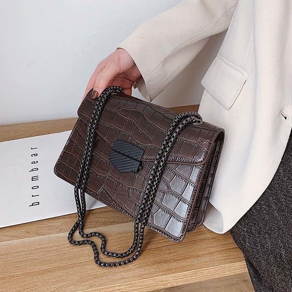 заклепки дизайнеров кожа pu crossbody сумка для женщин 2020 малой цепи плеча сумки женщина путешествие сумки
заклепки дизайнеров кожа pu crossbody сумка для женщин 2020 малой цепи плеча сумки женщина путешествие сумки