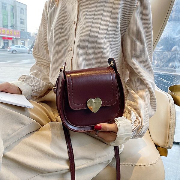 2020 new shoulder bag women's casual fashion korean saddle bag peach heart lock ladies small
2020 new shoulder bag women's casual fashion korean saddle bag peach heart lock ladies small