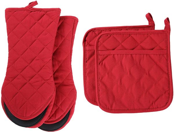 oven mitts and potholders,heat resistant kitchen gloves,cotton lining neoprene non-slip rubber surface 2 mitts,2 pot holders for cooking
oven mitts and potholders,heat resistant kitchen gloves,cotton lining neoprene non-slip rubber surface 2 mitts,2 pot holders for cooking