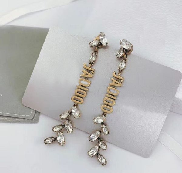 2020 european and american earrings ladies fashion luxury letters leaves diamond inlaid long tassel earrings with diamond jewelry n, Golden;silver
2020 european and american earrings ladies fashion luxury letters leaves diamond inlaid long tassel earrings with diamond jewelry n, Golden;silver