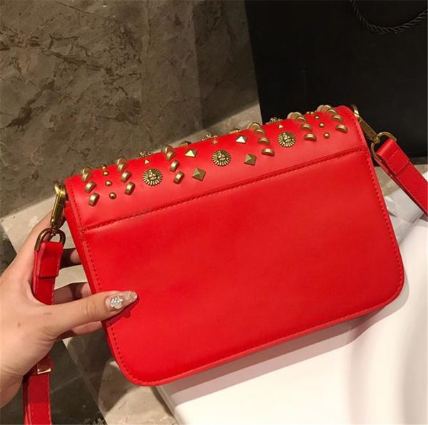 designer-2019 early spring the rivet package all cowhide crossbody bag with retro rivet black and red handbags
designer-2019 early spring the rivet package all cowhide crossbody bag with retro rivet black and red handbags