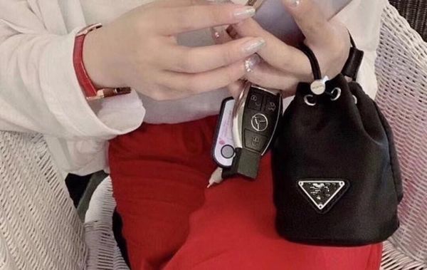 mini size classic p pattern bucket bag fashion black with chain keychain bag mini bag for men and women vintage case wholesale new products
mini size classic p pattern bucket bag fashion black with chain keychain bag mini bag for men and women vintage case wholesale new products