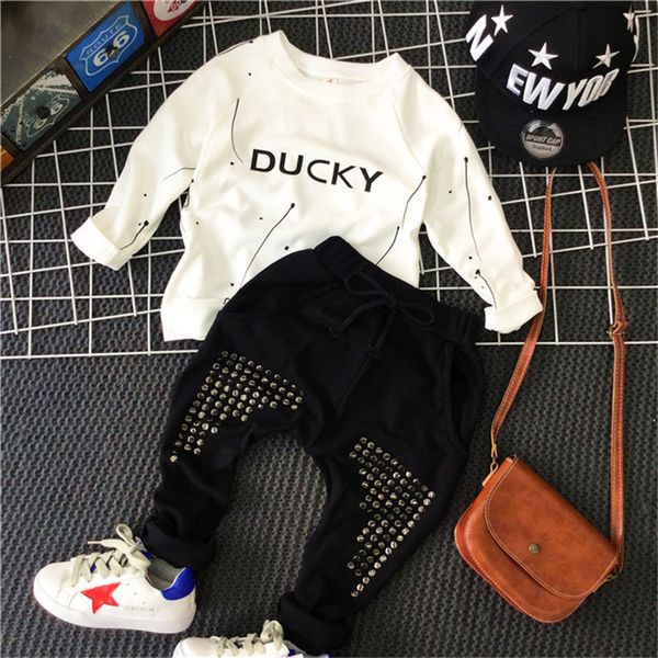 2pcs boys fashion clothing set spring autumn boy casual clothes kids white letter printed hoodies and black jean set baby 2-7t t200414
2pcs boys fashion clothing set spring autumn boy casual clothes kids white letter printed hoodies and black jean set baby 2-7t t200414