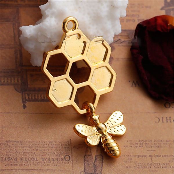 8seasons zinc based alloy 3d pendants honeycomb gold color bee carved hollow diy jewelry findings 46mm(1 6/8") x 24mm, 5 pcs, Silver
8seasons zinc based alloy 3d pendants honeycomb gold color bee carved hollow diy jewelry findings 46mm(1 6/8") x 24mm, 5 pcs, Silver
