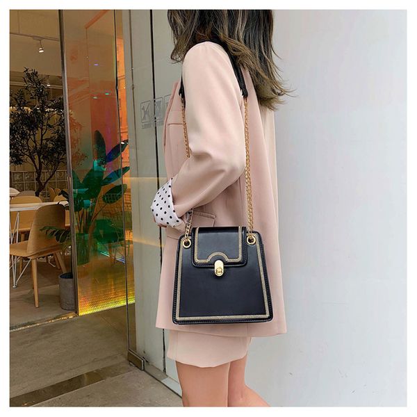 brand messenger bag 2019 new wave korean version of the wild girl fashion casual shoulder bag
brand messenger bag 2019 new wave korean version of the wild girl fashion casual shoulder bag