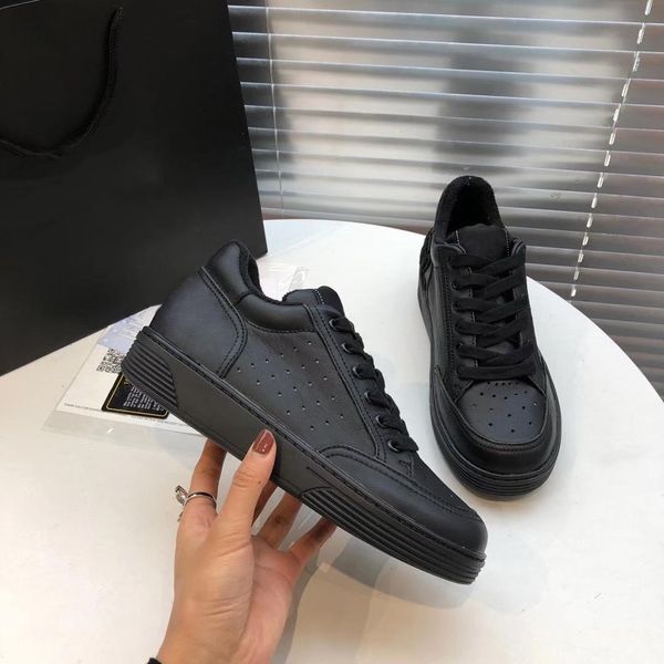 new black women calfskin trainers classical white men women flat patchwork colors leather lace-up sneaker girls party running shoes
new black women calfskin trainers classical white men women flat patchwork colors leather lace-up sneaker girls party running shoes