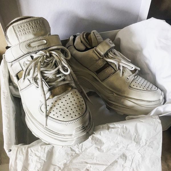 INS 2019 Top Fashion Designer Shoe Brand Italy Retro Fit Deconstructed Low Sneaker Luxury Shoe Man And Woman Casual Shoe Fusion White
INS 2019 Top Fashion Designer Shoe Brand Italy Retro Fit Deconstructed Low Sneaker Luxury Shoe Man And Woman Casual Shoe Fusion White
