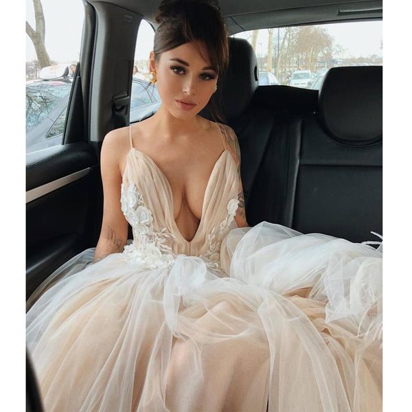 blush pink 3d flower tutu a line wedding dresses 2020 backless v neck sleeveless spaghetti strap beach bridal gowns lace wedding gowns, White
blush pink 3d flower tutu a line wedding dresses 2020 backless v neck sleeveless spaghetti strap beach bridal gowns lace wedding gowns, White