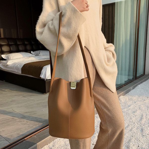 simple large capacity bucket bag woman crossbody bags casual pu leather shoulder messenger bag ladies bolsa feminina purses chic
simple large capacity bucket bag woman crossbody bags casual pu leather shoulder messenger bag ladies bolsa feminina purses chic