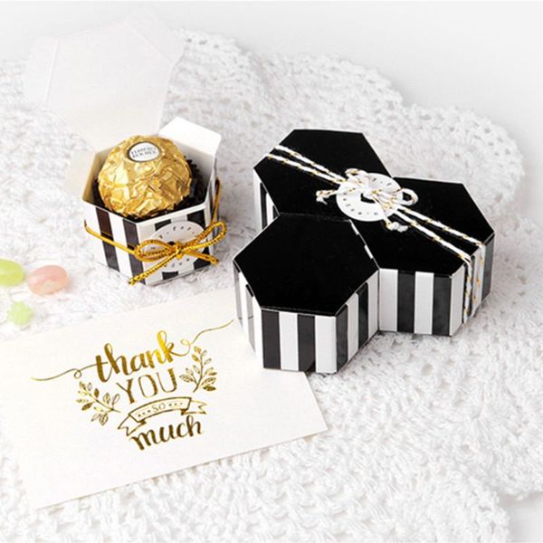 большая часть коробки конфеты шестиугольника с лентой золота и круглой картой, черными нашивками, пакетом 50
большая часть коробки конфеты шестиугольника с лентой золота и круглой картой, черными нашивками, пакетом 50