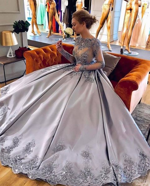 2019 Lilac Plus Size Ball Gown Prom Dresses Bateau Neck Long Sleeves Appliques Satin Sparkly Formal Evening Gowns Celebrity Dresses
2019 Lilac Plus Size Ball Gown Prom Dresses Bateau Neck Long Sleeves Appliques Satin Sparkly Formal Evening Gowns Celebrity Dresses