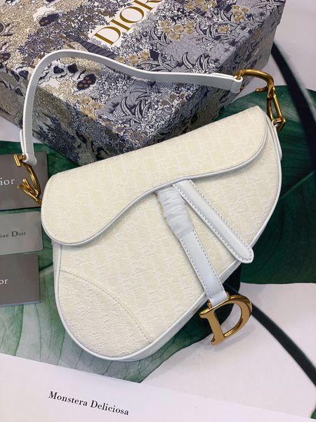 new women's one-shoulder bag 7a high-end custom quality diagonal cross bag fashion style gold metal accessories with long shoulder stra
new women's one-shoulder bag 7a high-end custom quality diagonal cross bag fashion style gold metal accessories with long shoulder stra