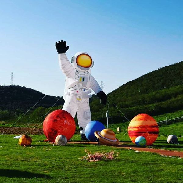 4.5 meter high inflatable balloon astronauts with led strip for the science museum event parade show
4.5 meter high inflatable balloon astronauts with led strip for the science museum event parade show